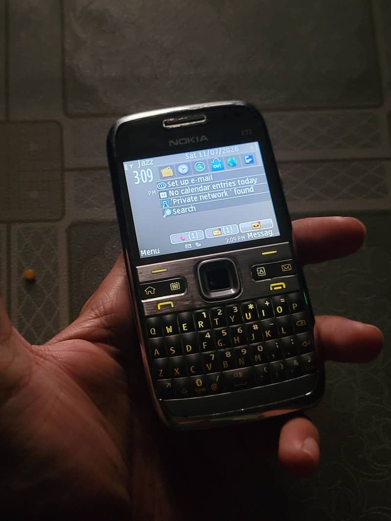 Nokia E72 1