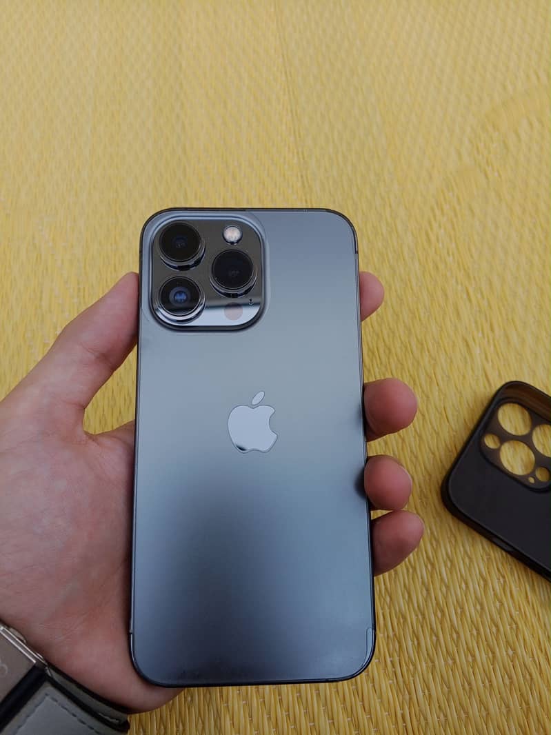 Apple iPhone 13 Pro 1