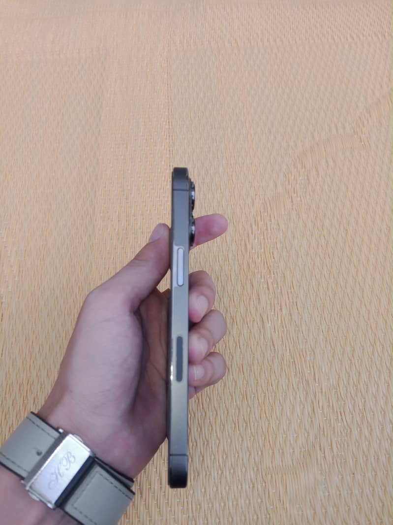 Apple iPhone 13 Pro 2