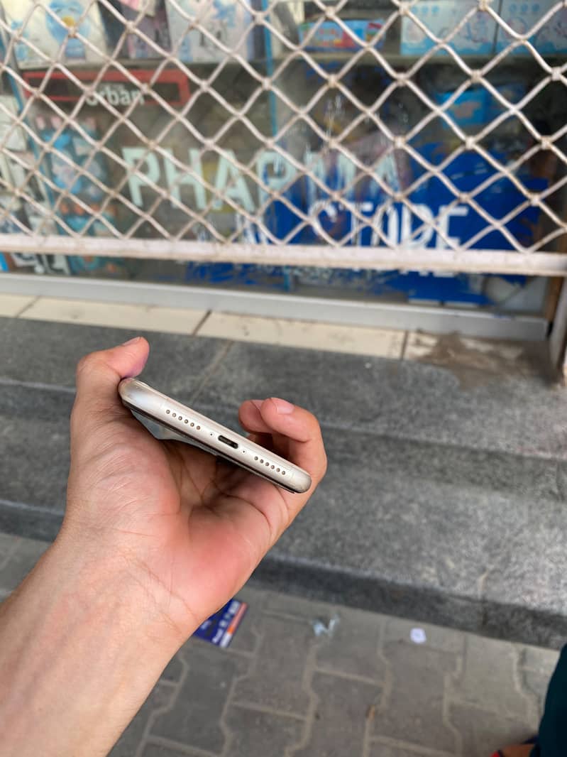 Apple iPhone 11 0