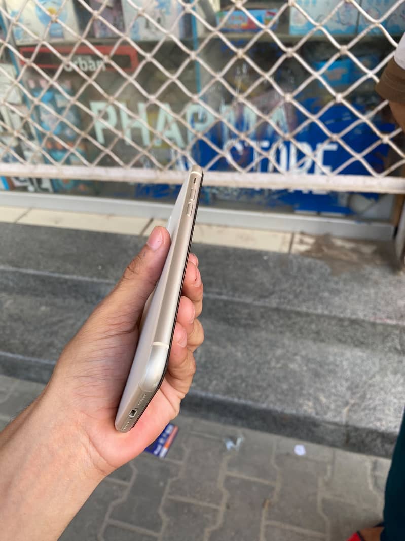 Apple iPhone 11 3