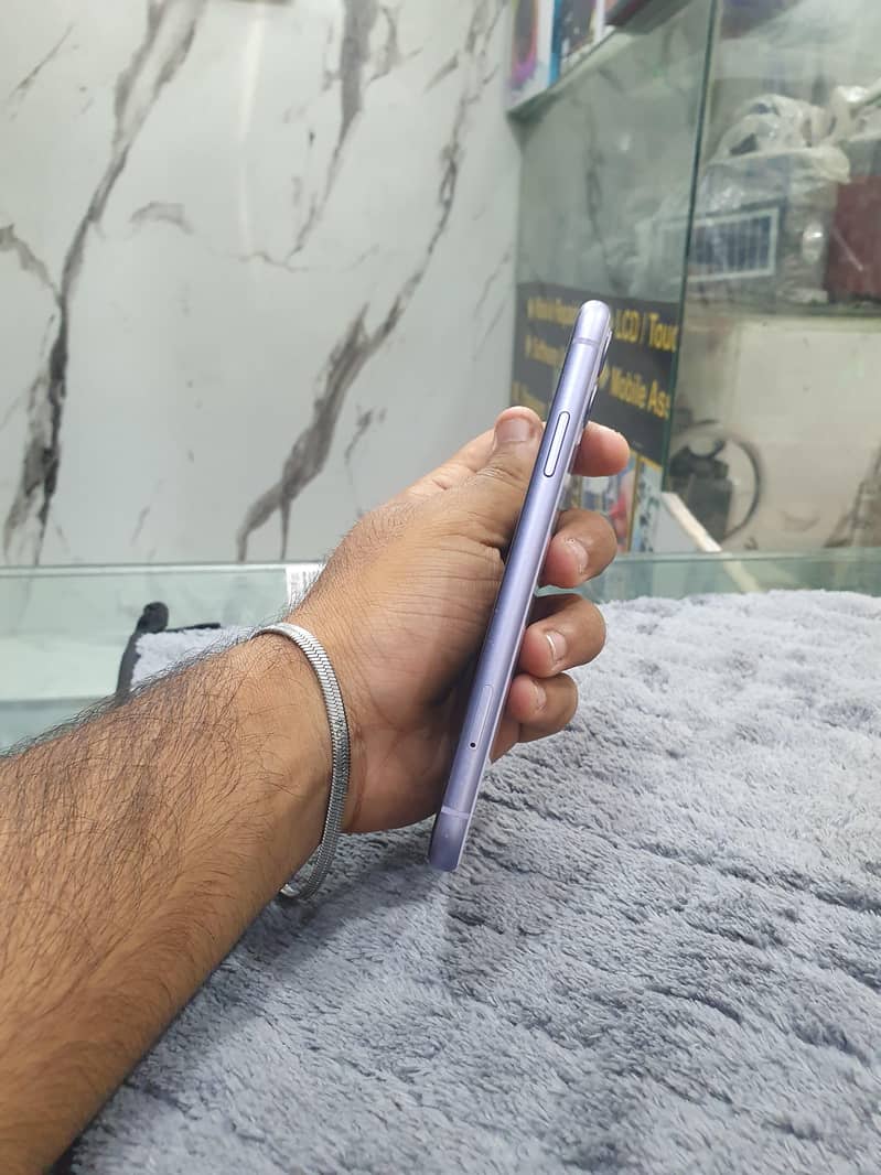 Apple iPhone 11 3