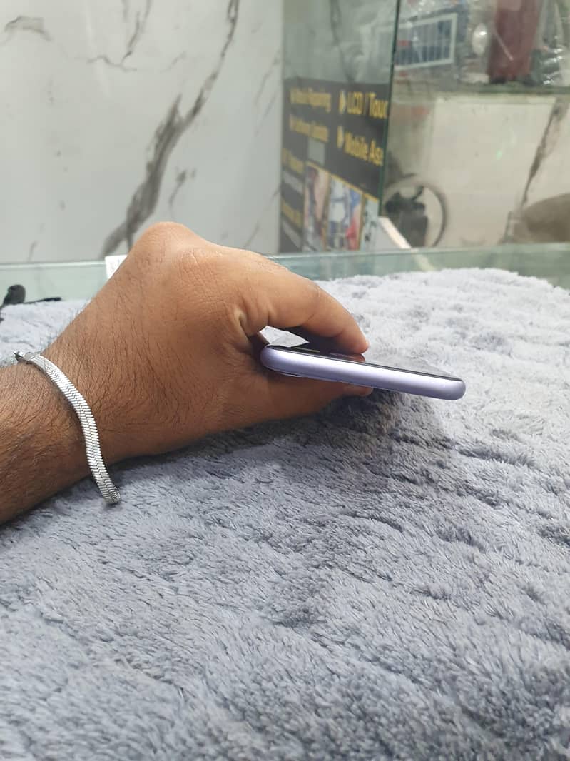 Apple iPhone 11 5