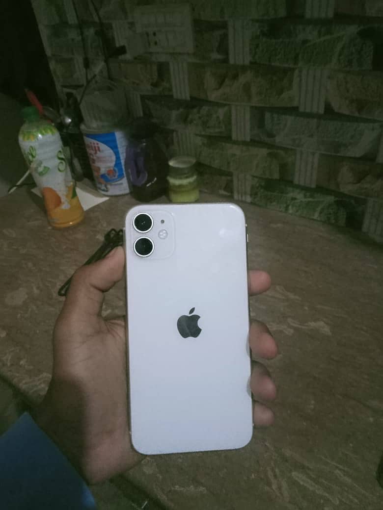 Apple iPhone 11 4