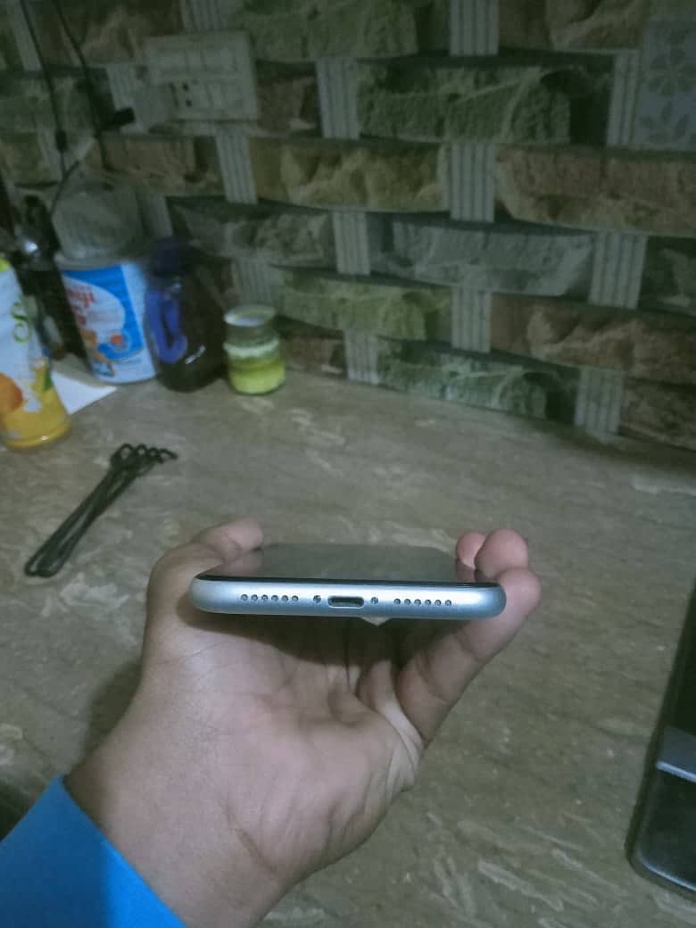 Apple iPhone 11 6