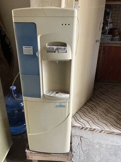 Homage water dispenser for sale in good condition