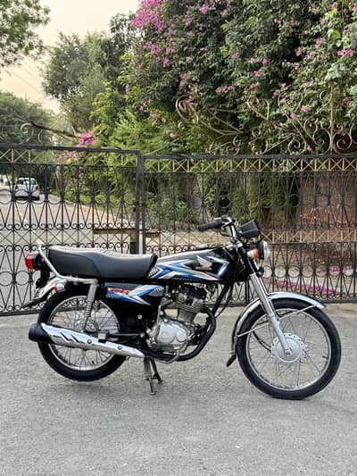 Honda 125 2025 model n registered only 12000kms driven