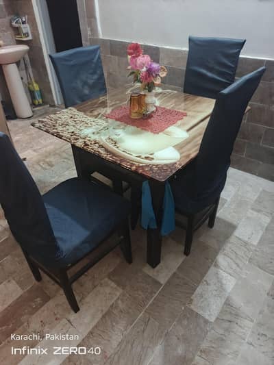 want to sale 4 seater dining table.