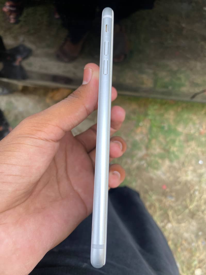 Apple iPhone 8 Plus 3