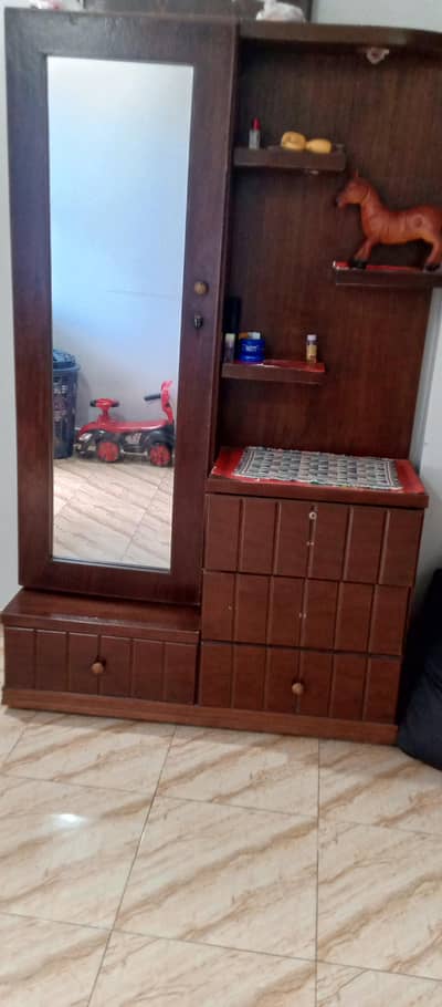 Dressing table