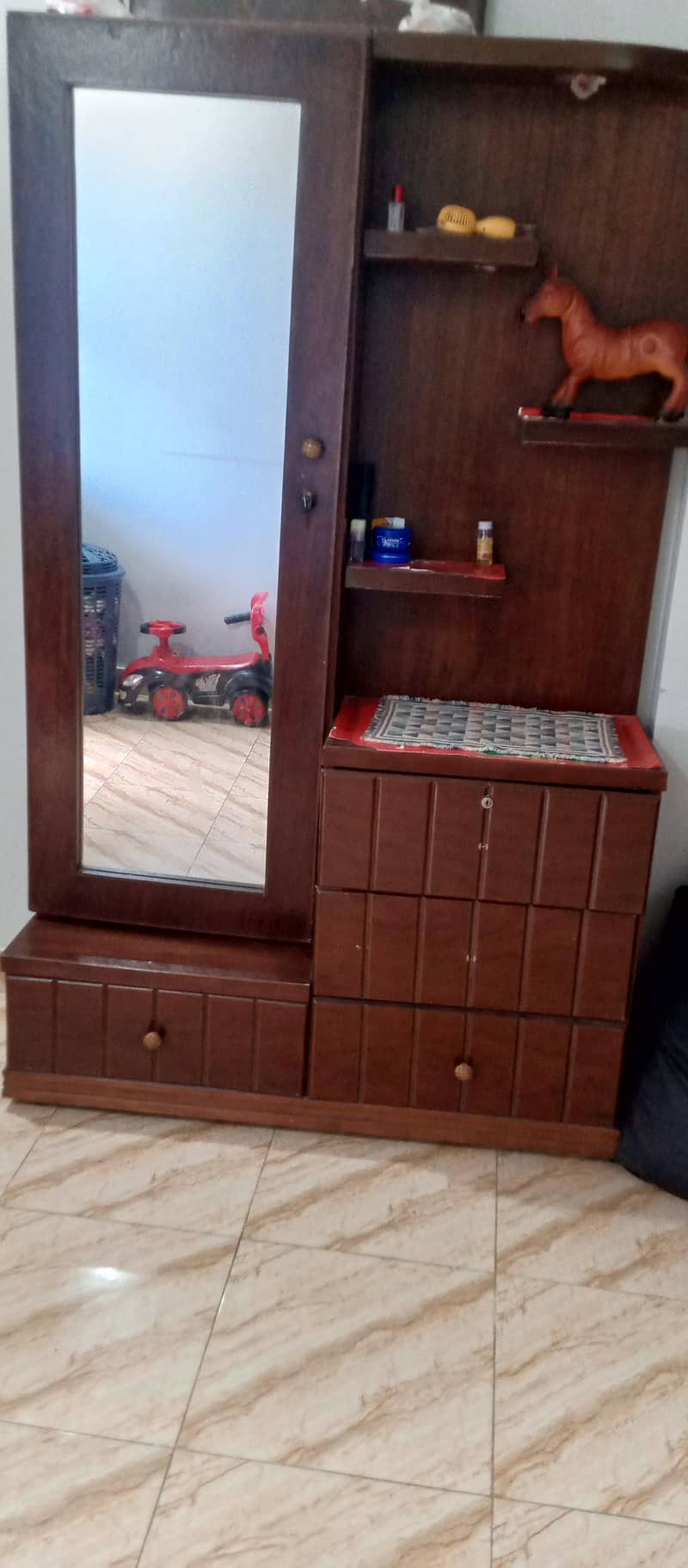 Dressing table 0