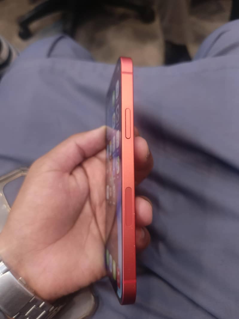 Apple iPhone 12 4