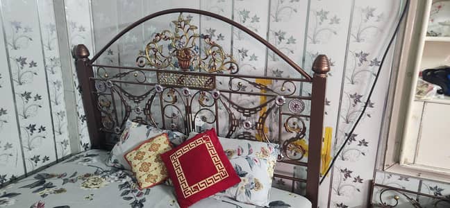 iron bed set with side table & dressing