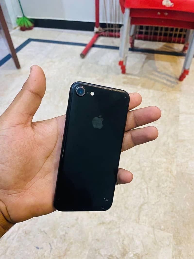 Apple iPhone 7 0