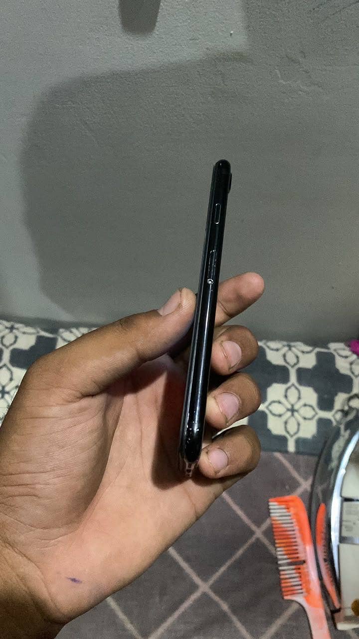 Apple iPhone 7 2