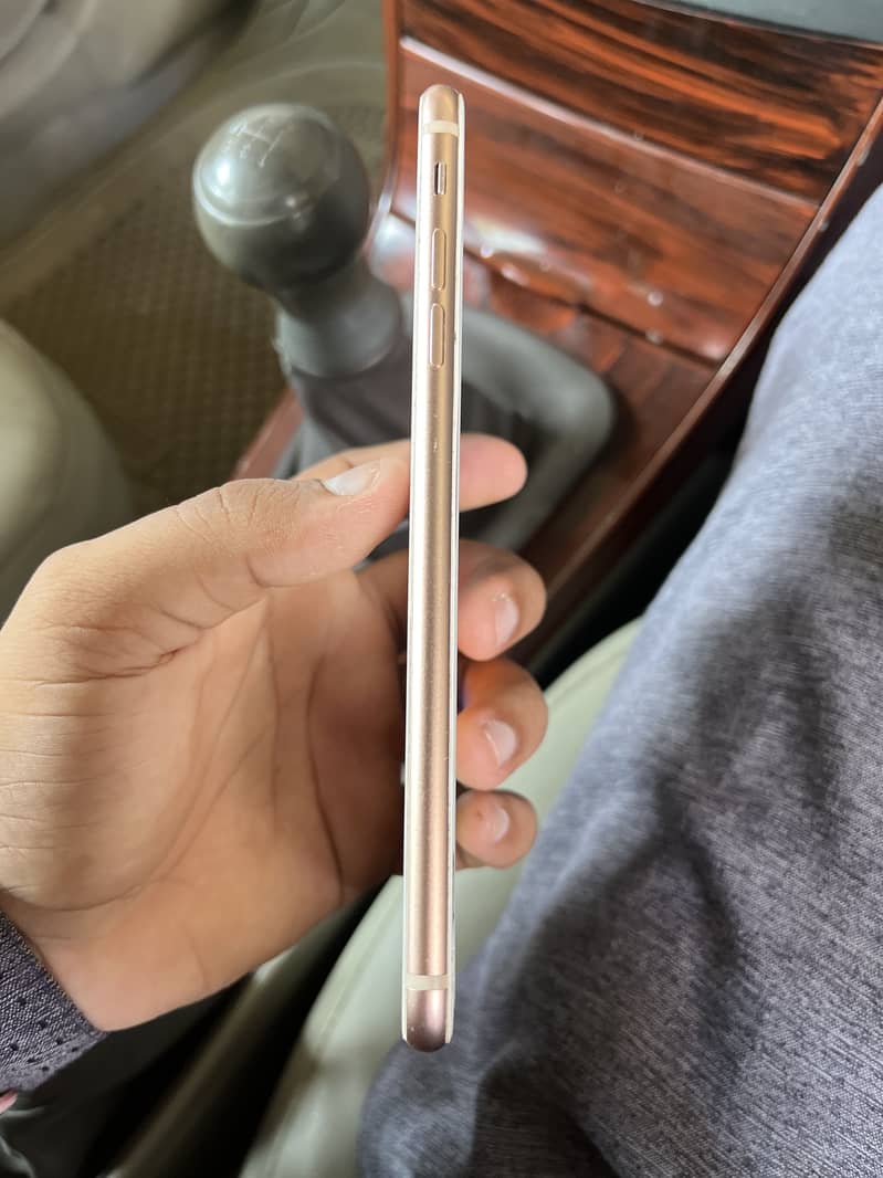 Apple iPhone 8 Plus 1
