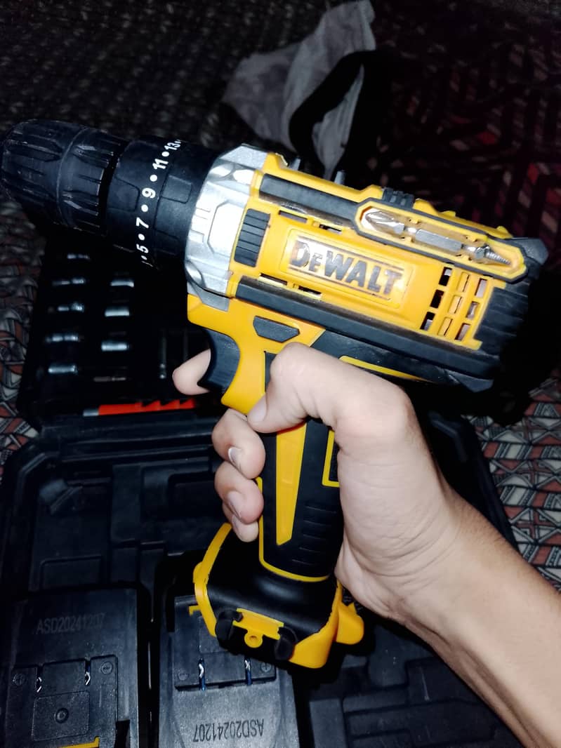 Chargeable drill machine 3