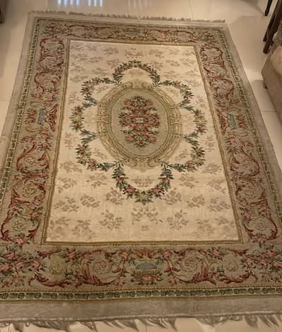 Hand knotted carpet