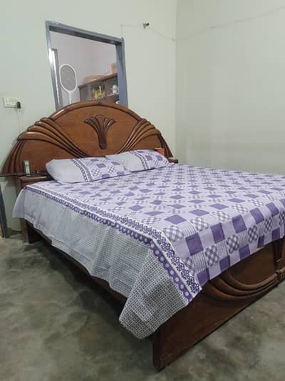 Bed set with 2 side side tables and 1 dressing table