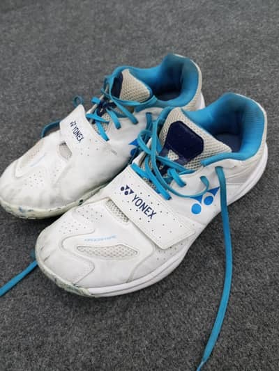 Original Yonex Badminton Shoes UK 9 – Good Condition