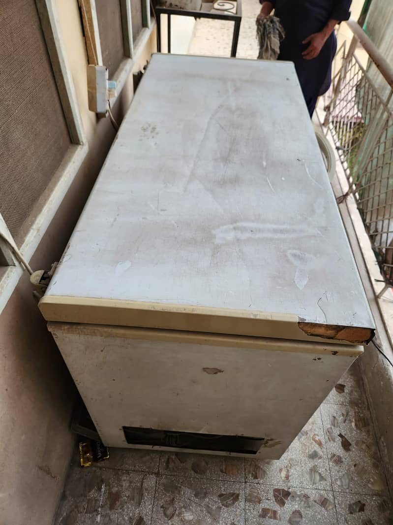 working condition deep freezer 2