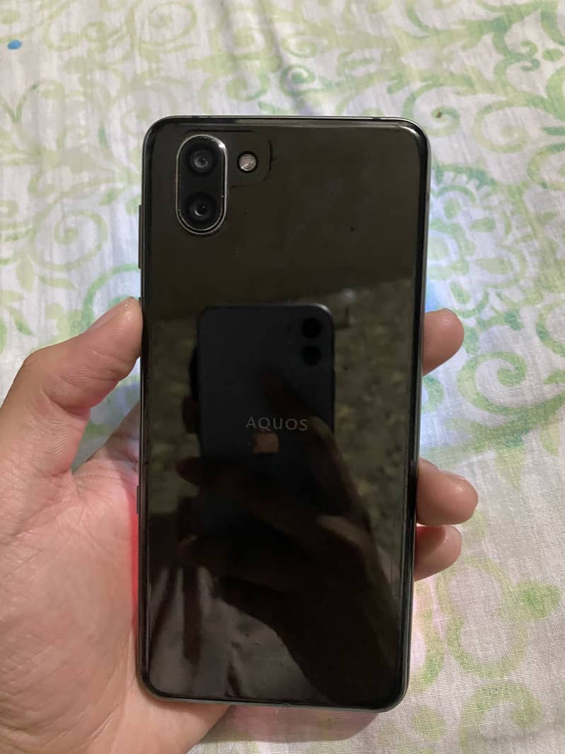 Sharp Aquos R3 with complete gaming kit 0