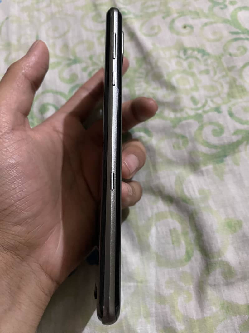 Sharp Aquos R3 with complete gaming kit 1