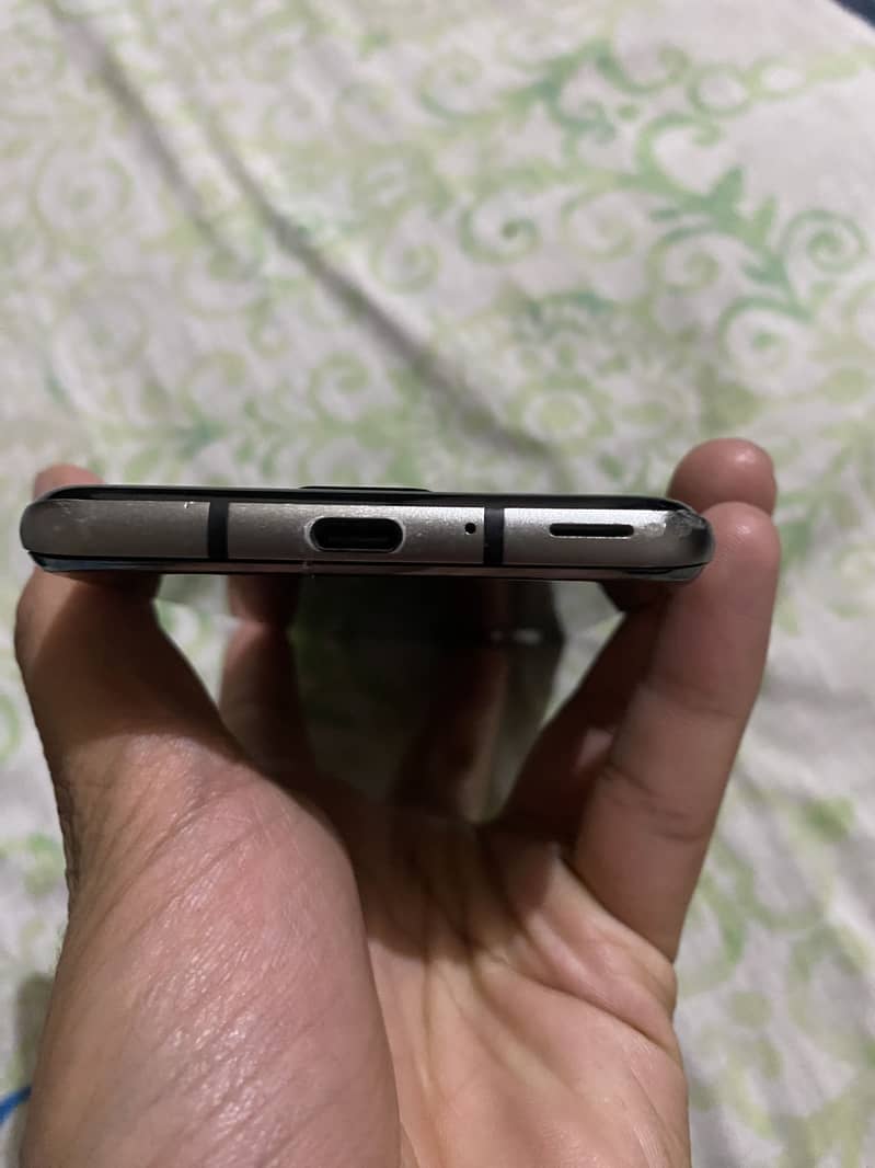 Sharp Aquos R3 with complete gaming kit 8