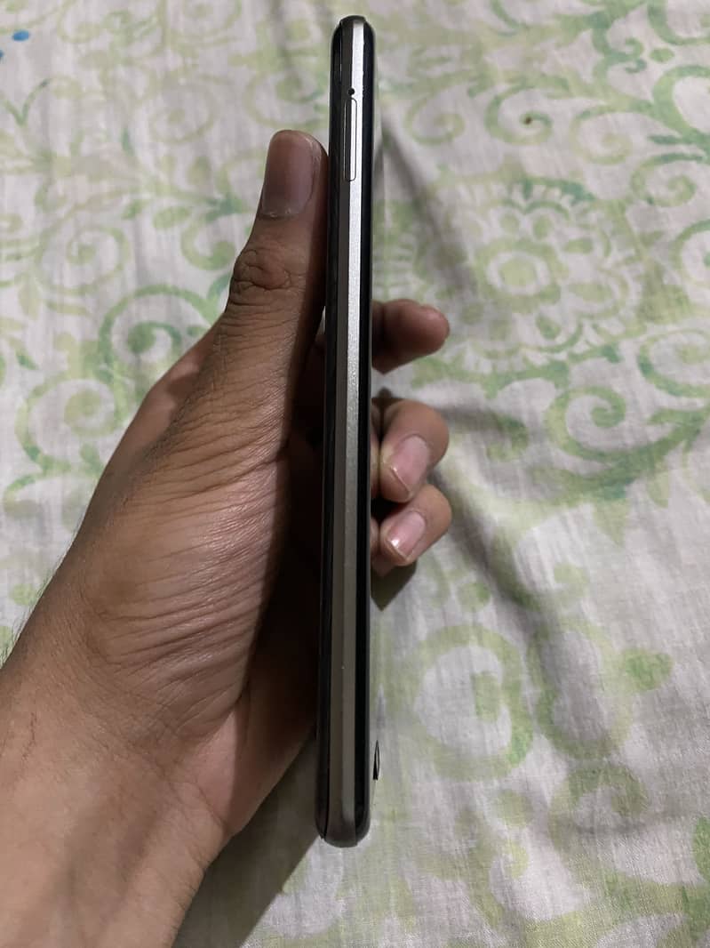 Sharp Aquos R3 with complete gaming kit 12