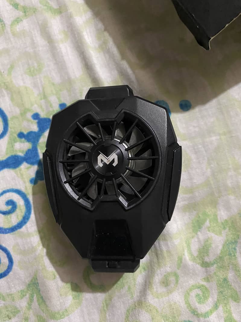 Sharp Aquos R3 with complete gaming kit 13