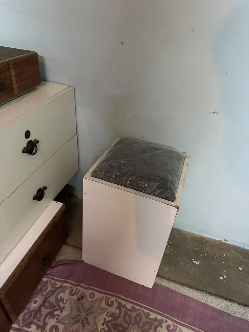 Dressing Table with Mirror 2