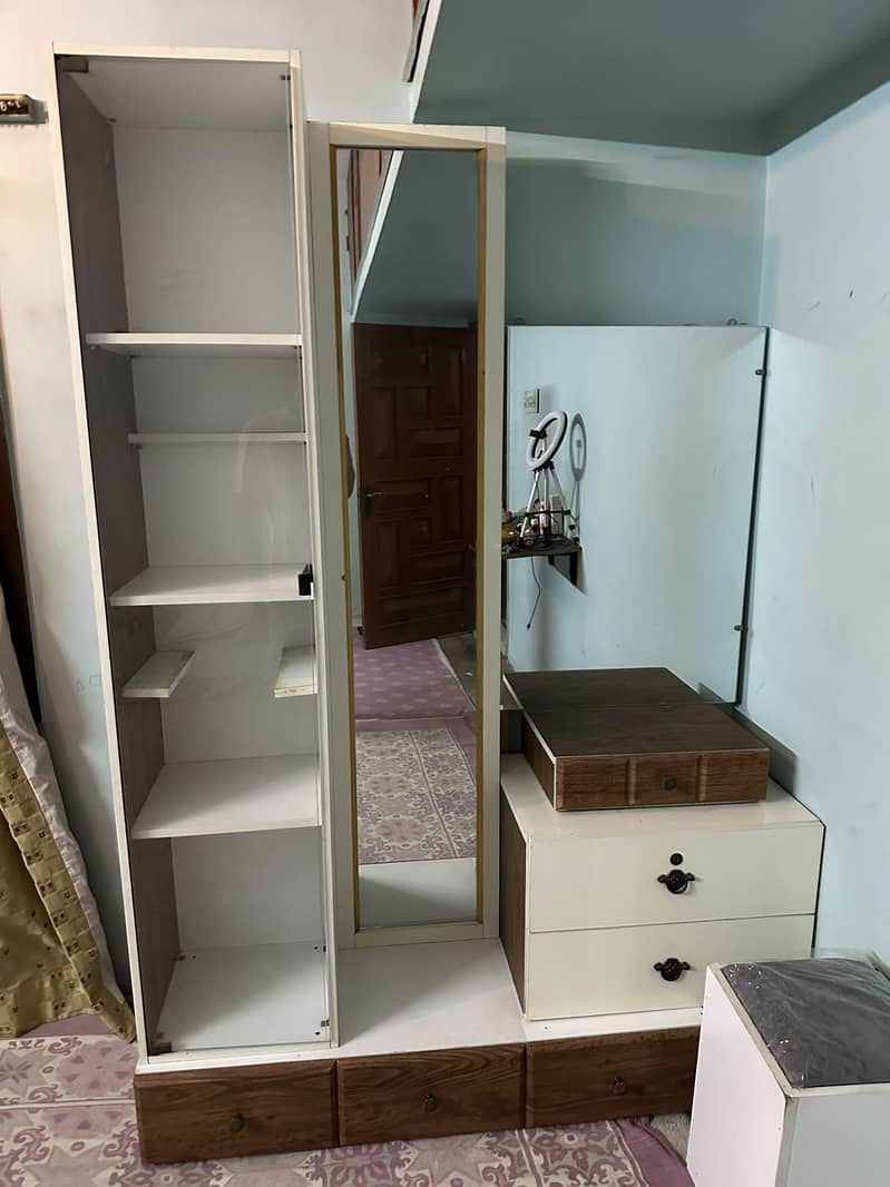 Dressing Table with Mirror 4