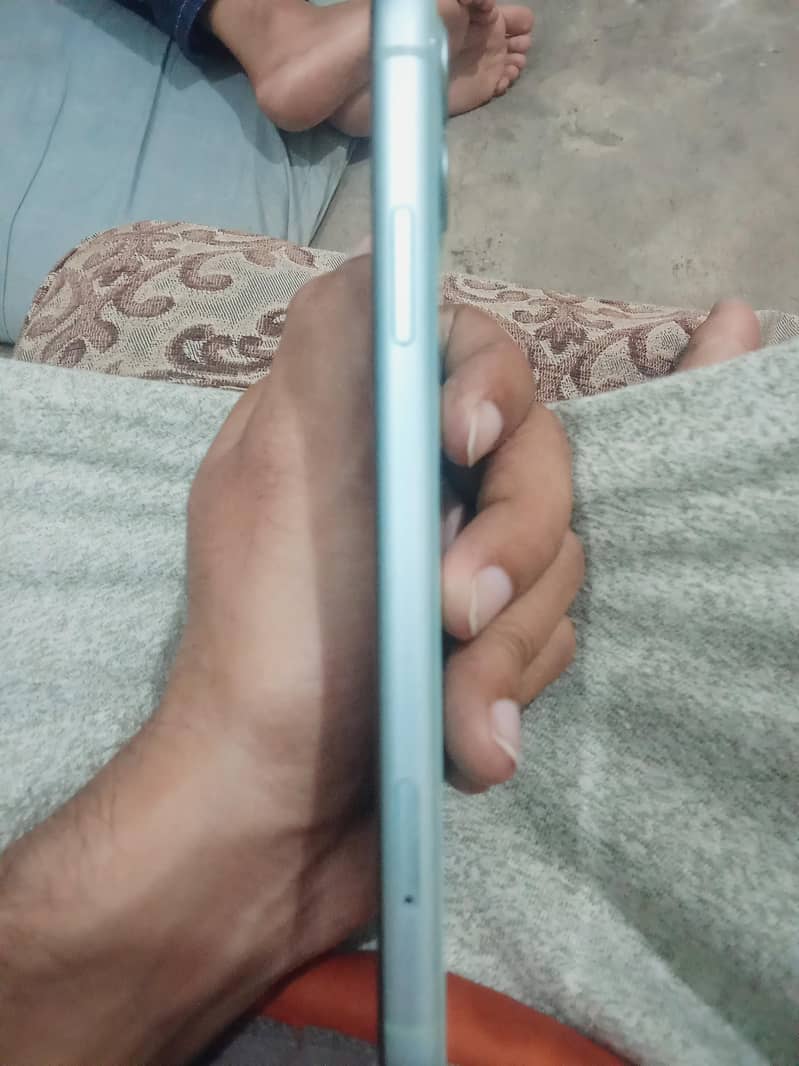 Apple iPhone 11 3