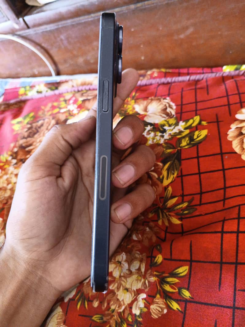 Apple iPhone 15 Pro Max 2