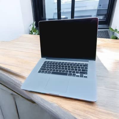 MacBook Pro 15" Retina | Core i7 | 16GB RAM | 256GB SSD| macOS Sequoia