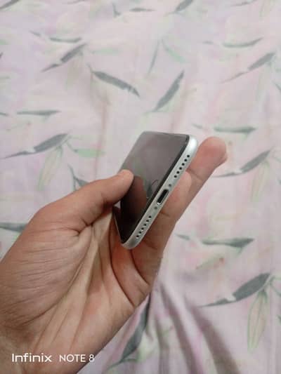 Apple iPhone SE
