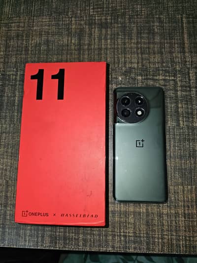 One Plus 11 | 16 256 non pta Lush condition