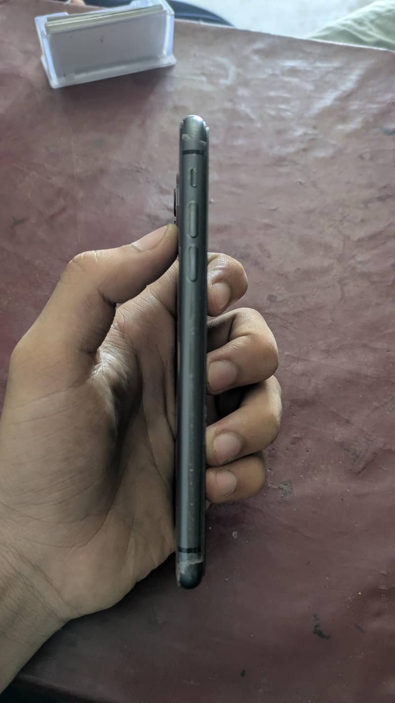Apple iPhone 11 3