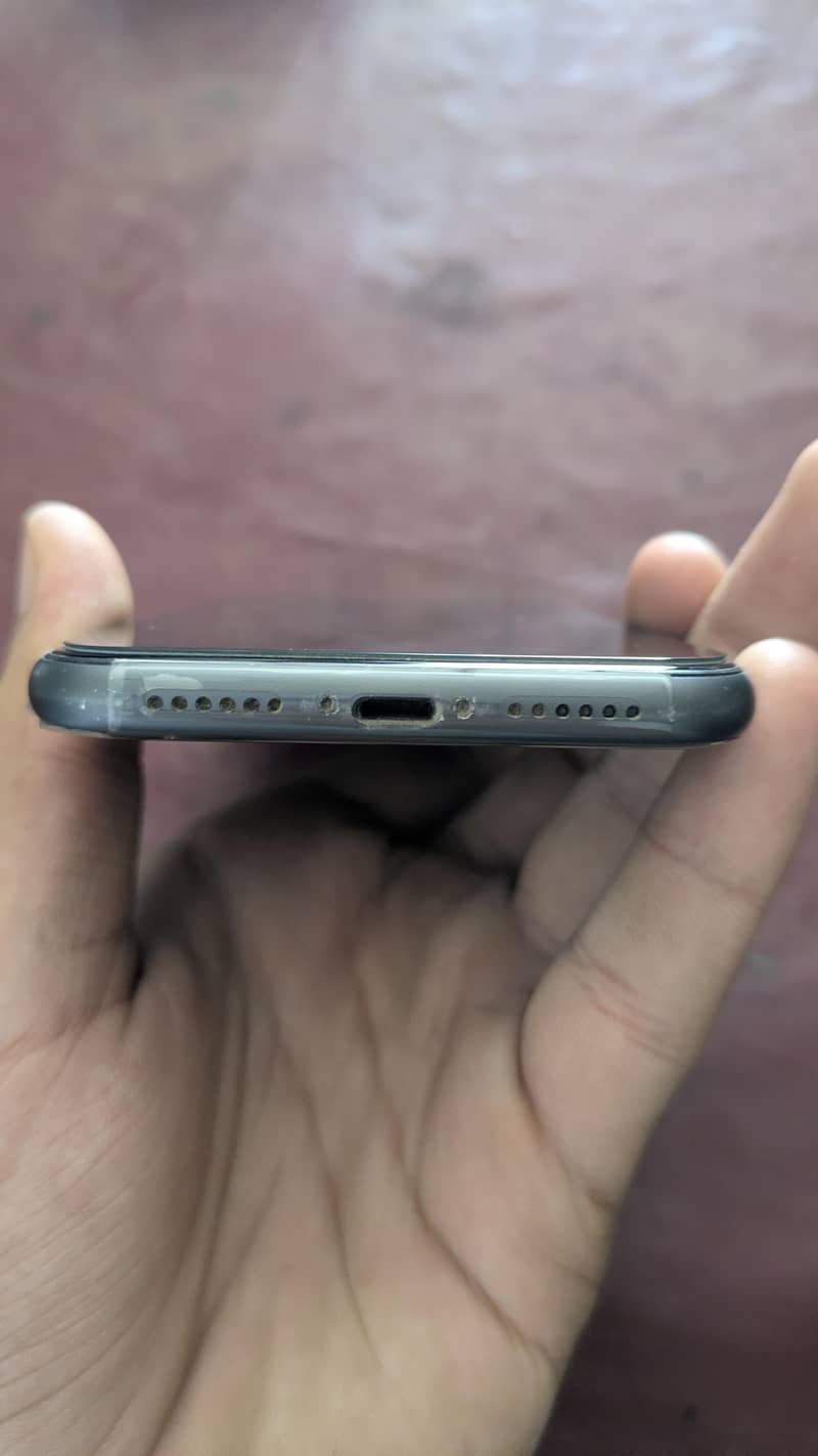 Apple iPhone 11 4