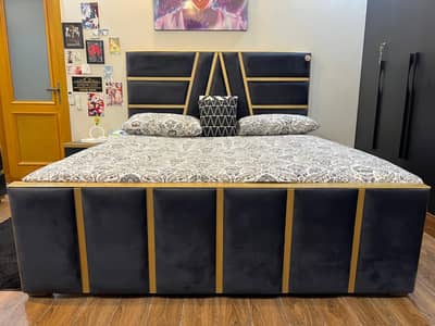 King Sized Bed - 2 Side Tables