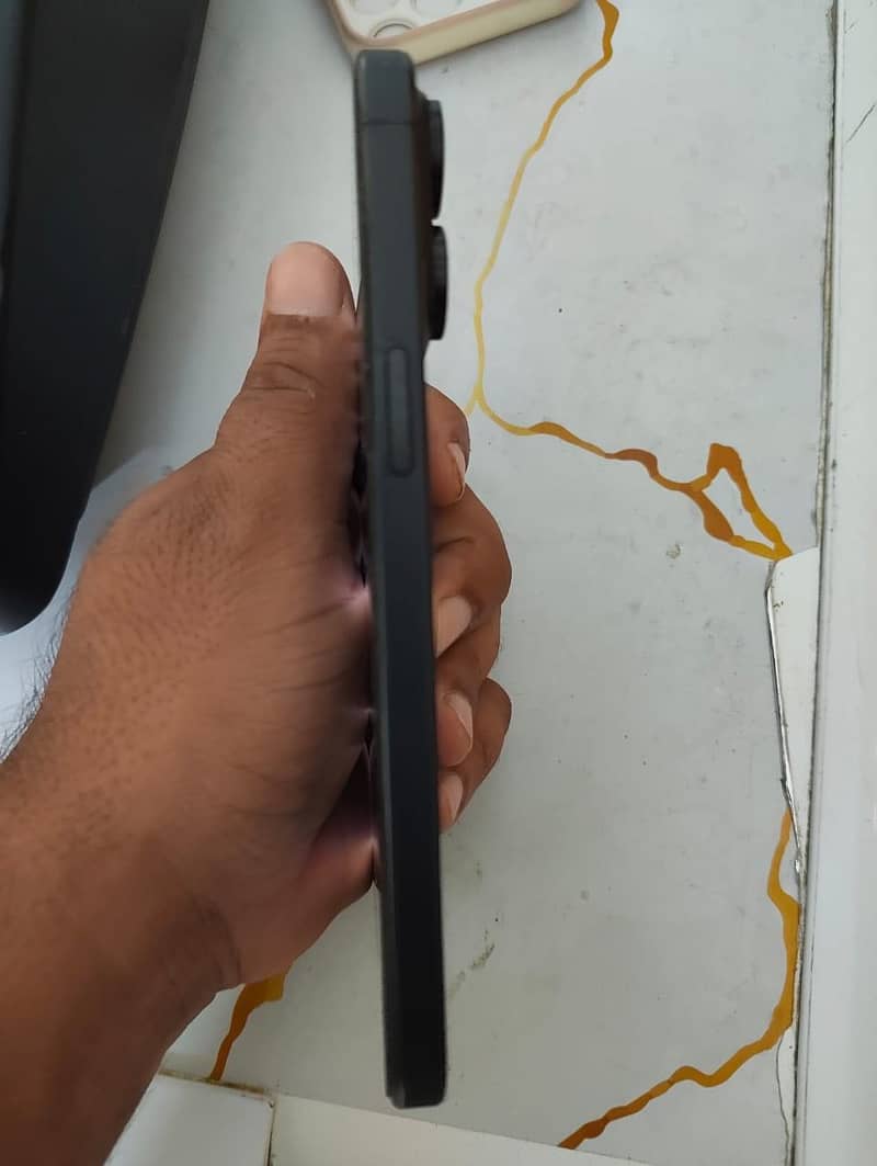 Apple iPhone 15 Pro Max 3