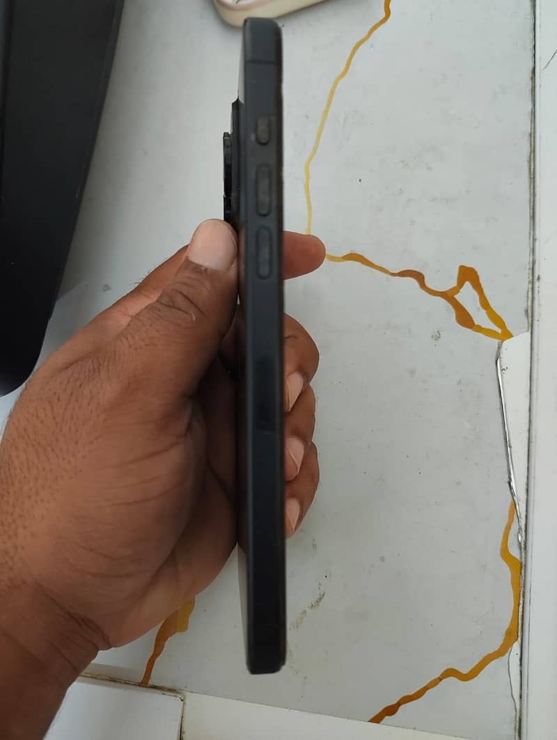 Apple iPhone 15 Pro Max 5