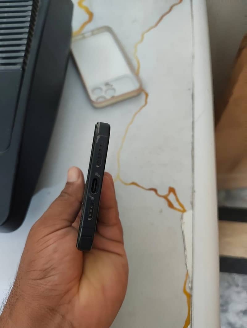 Apple iPhone 15 Pro Max 6