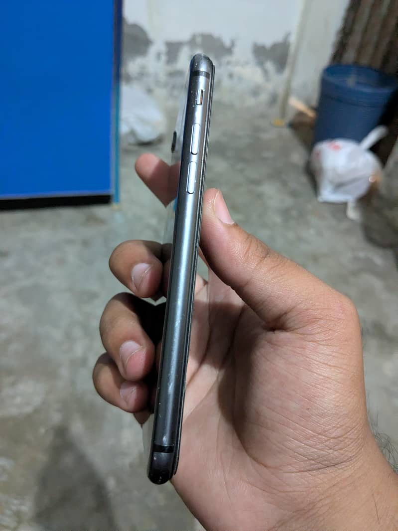 Apple iPhone 8 1