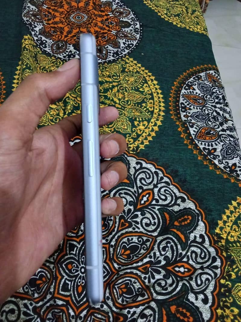 Google Pixel 7a 2