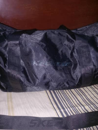 Original Skechers 2024 Duffle/Travel Bag – (10/10 Condition)