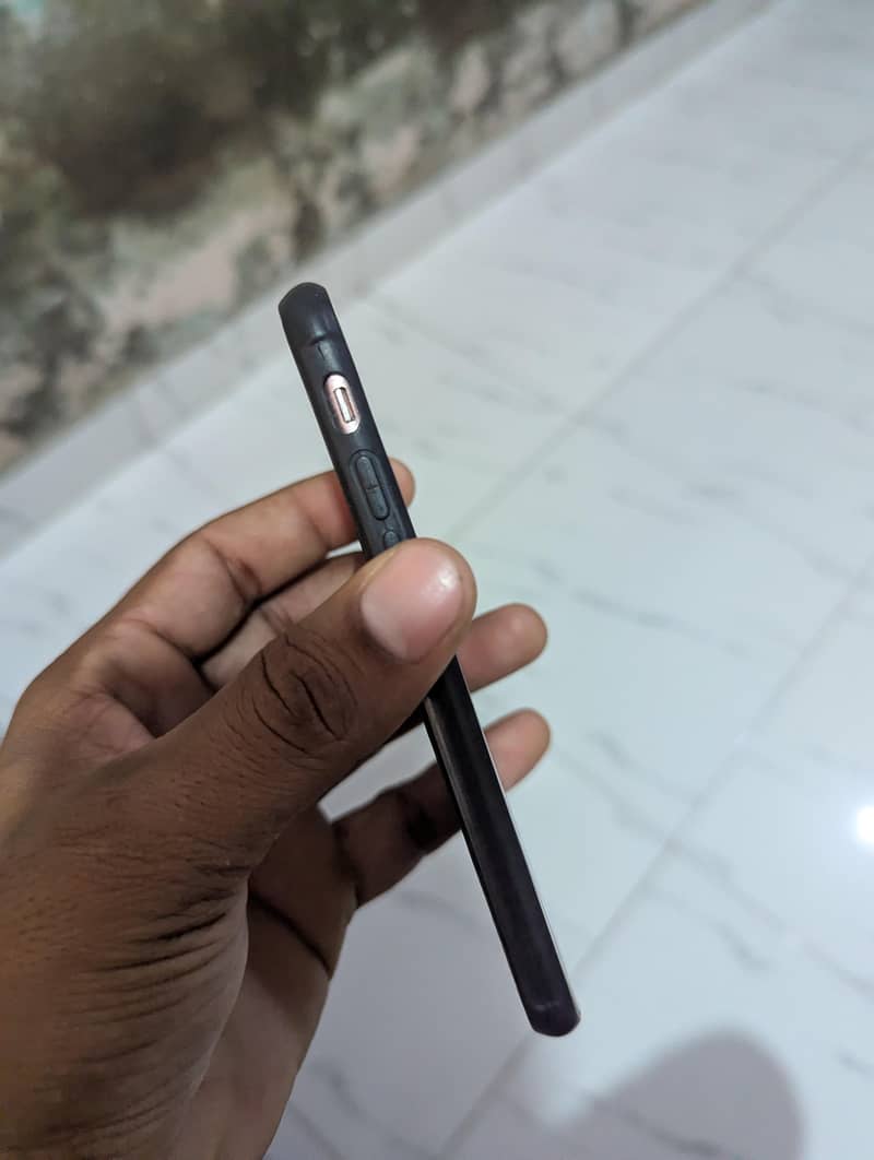Apple iPhone 6S 4