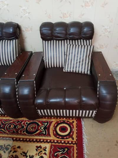 5 Seater Sofa Set (3+1+1) – Good Condition – Urgent Sale