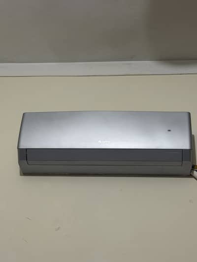 Gree ace new model invetr condition 10/10
