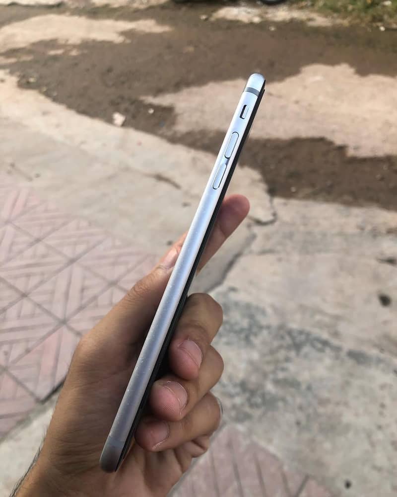 Apple iPhone 6 Plus 1